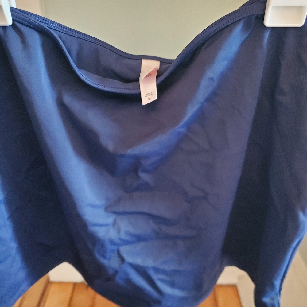Bathing suit - Picture 3 of 10